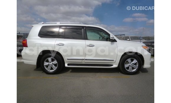 Acheter Import Voiture Toyota Land Cruiser Blanc à Import - Dubai, Malawi Acheter Import Voiture Toyota Land Cruiser Blanc à Import - Dubai, Malawi