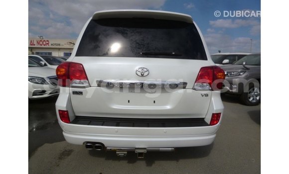 Acheter Import Voiture Toyota Land Cruiser Blanc à Import - Dubai, Malawi Acheter Import Voiture Toyota Land Cruiser Blanc à Import - Dubai, Malawi