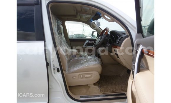Acheter Import Voiture Toyota Land Cruiser Blanc à Import - Dubai, Malawi Acheter Import Voiture Toyota Land Cruiser Blanc à Import - Dubai, Malawi