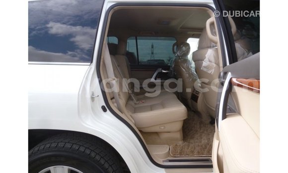 Acheter Import Voiture Toyota Land Cruiser Blanc à Import - Dubai, Malawi Acheter Import Voiture Toyota Land Cruiser Blanc à Import - Dubai, Malawi