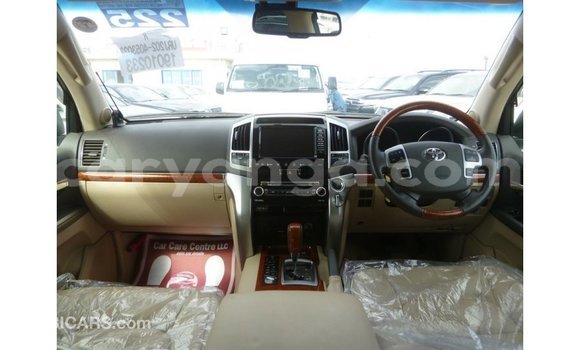 Acheter Import Voiture Toyota Land Cruiser Blanc à Import - Dubai, Malawi Acheter Import Voiture Toyota Land Cruiser Blanc à Import - Dubai, Malawi