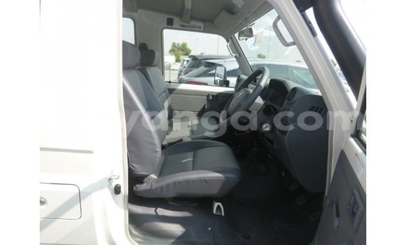 Buy Import Toyota Land Cruiser White Car in Import - Dubai in Malawi Buy Import Toyota Land Cruiser White Car in Import - Dubai in Malawi