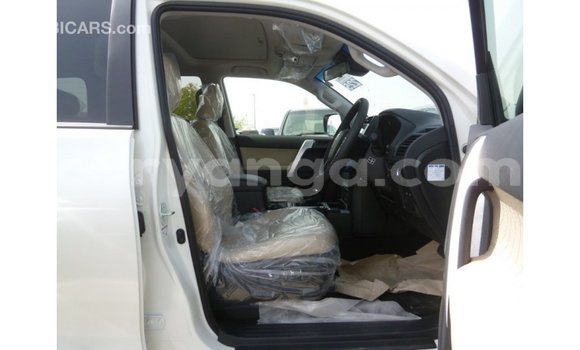 Nunua Imported Toyota Prado White Gari ndani ya Import - Dubai nchini Malawi Nunua Imported Toyota Prado White Gari ndani ya Import - Dubai nchini Malawi