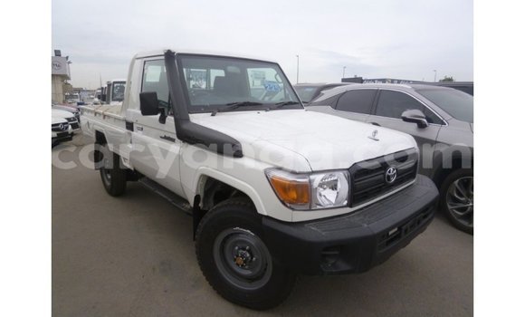 Buy Import Toyota Land Cruiser White Car in Import - Dubai in Malawi