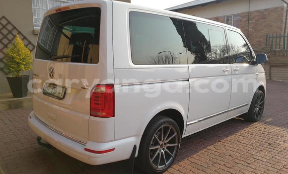 Buy Used Volkswagen Caravelle White Car in Dedza in Dedza Buy Used Volkswagen Caravelle White Car in Dedza in Dedza