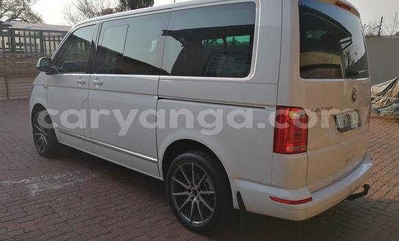Buy Used Volkswagen Caravelle White Car in Dedza in Dedza Buy Used Volkswagen Caravelle White Car in Dedza in Dedza