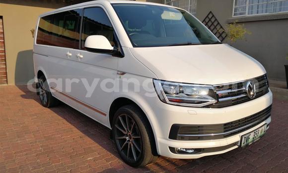 Buy Used Volkswagen Caravelle White Car in Dedza in Dedza Buy Used Volkswagen Caravelle White Car in Dedza in Dedza