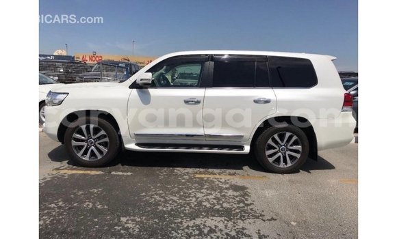 Acheter Import Voiture Toyota Land Cruiser Blanc à Import - Dubai, Malawi Acheter Import Voiture Toyota Land Cruiser Blanc à Import - Dubai, Malawi