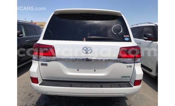 Acheter Import Voiture Toyota Land Cruiser Blanc à Import - Dubai, Malawi Acheter Import Voiture Toyota Land Cruiser Blanc à Import - Dubai, Malawi