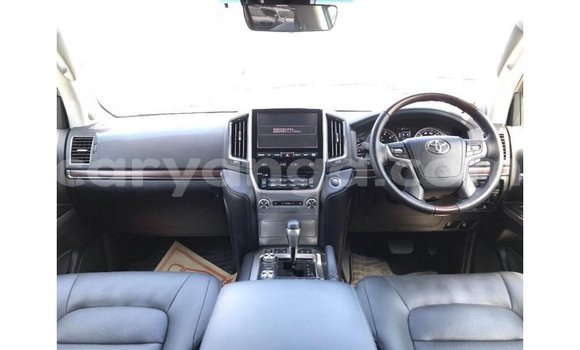 Acheter Import Voiture Toyota Land Cruiser Blanc à Import - Dubai, Malawi Acheter Import Voiture Toyota Land Cruiser Blanc à Import - Dubai, Malawi