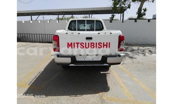 Acheter Import Voiture Mitsubishi L200 Blanc à Import - Dubai, Malawi Acheter Import Voiture Mitsubishi L200 Blanc à Import - Dubai, Malawi