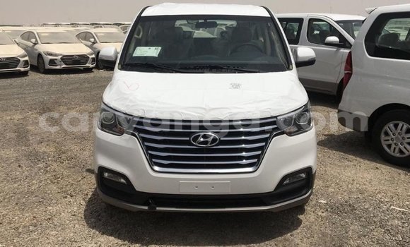 Buy Import Hyundai Chorus White Truck in Import - Dubai in Malawi