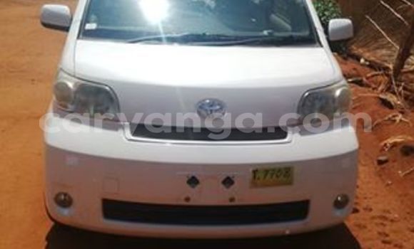 Buy Used Toyota Porte White Car in Limbe in Malawi