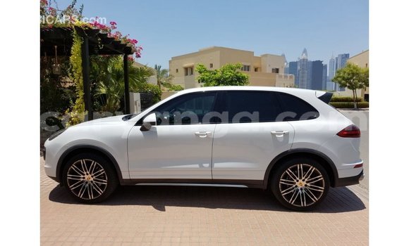 Acheter Import Voiture Porsche Cayenne Blanc à Import - Dubai, Malawi Acheter Import Voiture Porsche Cayenne Blanc à Import - Dubai, Malawi