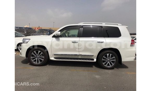 Nunua Imported Toyota Land Cruiser White Gari ndani ya Import - Dubai nchini Malawi Nunua Imported Toyota Land Cruiser White Gari ndani ya Import - Dubai nchini Malawi