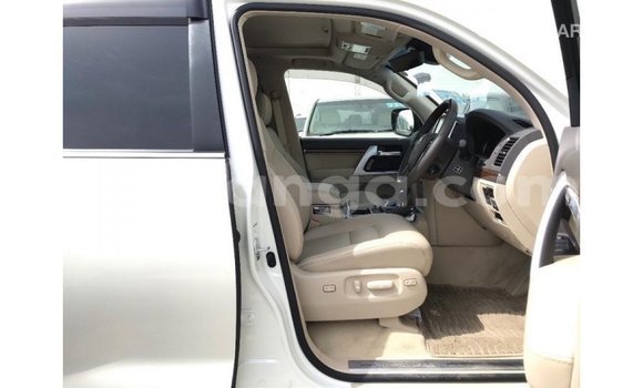 Nunua Imported Toyota Land Cruiser White Gari ndani ya Import - Dubai nchini Malawi Nunua Imported Toyota Land Cruiser White Gari ndani ya Import - Dubai nchini Malawi