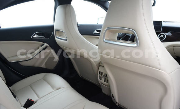 Buy Used Mercedes‒Benz 300–Series White Car in Dowa in Dowa Buy Used Mercedes‒Benz 300–Series White Car in Dowa in Dowa
