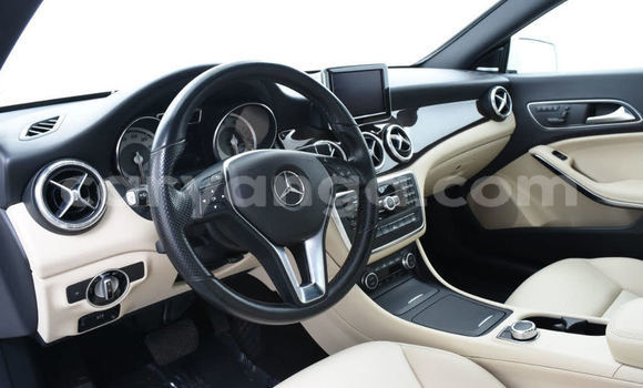 Buy Used Mercedes‒Benz 300–Series White Car in Dowa in Dowa Buy Used Mercedes‒Benz 300–Series White Car in Dowa in Dowa