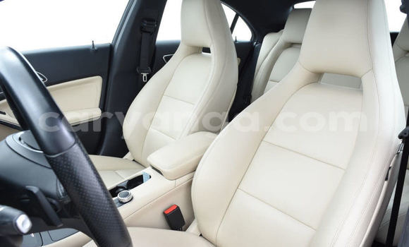 Buy Used Mercedes‒Benz 300–Series White Car in Dowa in Dowa Buy Used Mercedes‒Benz 300–Series White Car in Dowa in Dowa