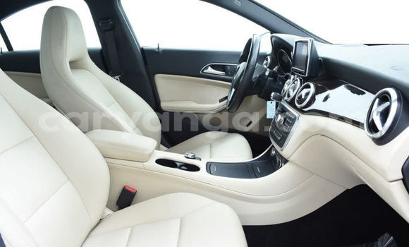 Buy Used Mercedes‒Benz 300–Series White Car in Dowa in Dowa Buy Used Mercedes‒Benz 300–Series White Car in Dowa in Dowa