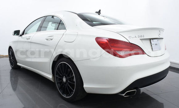 Buy Used Mercedes‒Benz 300–Series White Car in Dowa in Dowa Buy Used Mercedes‒Benz 300–Series White Car in Dowa in Dowa