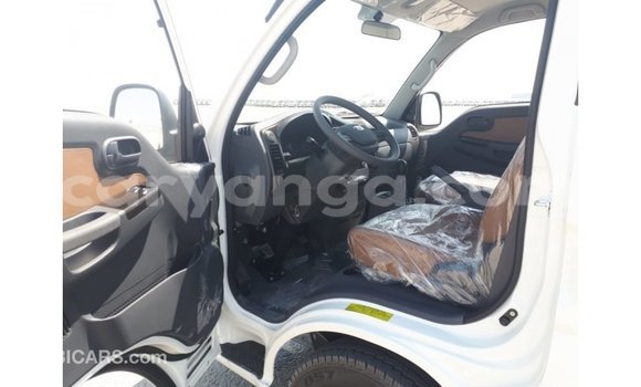 Nunua Imported Kia Carens White Gari ndani ya Import - Dubai nchini Malawi Nunua Imported Kia Carens White Gari ndani ya Import - Dubai nchini Malawi