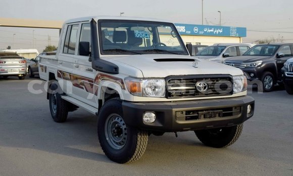 Acheter Import Voiture Toyota Land Cruiser Blanc à Import - Dubai, Malawi Acheter Import Voiture Toyota Land Cruiser Blanc à Import - Dubai, Malawi