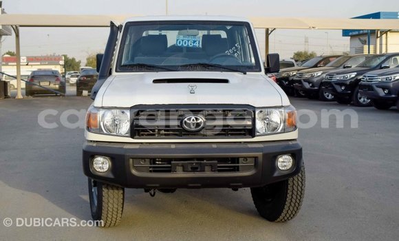 Acheter Import Voiture Toyota Land Cruiser Blanc à Import - Dubai, Malawi Acheter Import Voiture Toyota Land Cruiser Blanc à Import - Dubai, Malawi