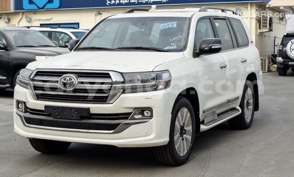 Acheter Import Voiture Toyota Land Cruiser Blanc à Import - Dubai, Malawi Acheter Import Voiture Toyota Land Cruiser Blanc à Import - Dubai, Malawi