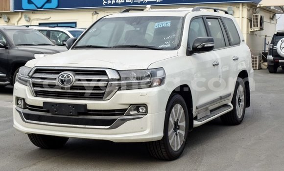 Acheter Import Voiture Toyota Land Cruiser Blanc à Import - Dubai, Malawi Acheter Import Voiture Toyota Land Cruiser Blanc à Import - Dubai, Malawi