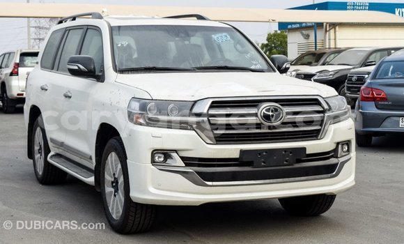 Acheter Import Voiture Toyota Land Cruiser Blanc à Import - Dubai, Malawi Acheter Import Voiture Toyota Land Cruiser Blanc à Import - Dubai, Malawi