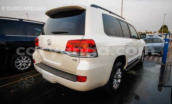 Buy Import Toyota Land Cruiser White Car in Import - Dubai in Malawi Buy Import Toyota Land Cruiser White Car in Import - Dubai in Malawi