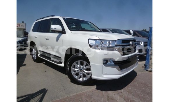 Buy Import Toyota Land Cruiser White Car in Import - Dubai in Malawi