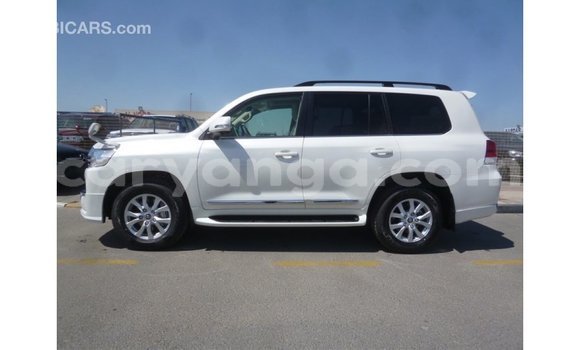 Acheter Import Voiture Toyota Land Cruiser Blanc à Import - Dubai, Malawi Acheter Import Voiture Toyota Land Cruiser Blanc à Import - Dubai, Malawi