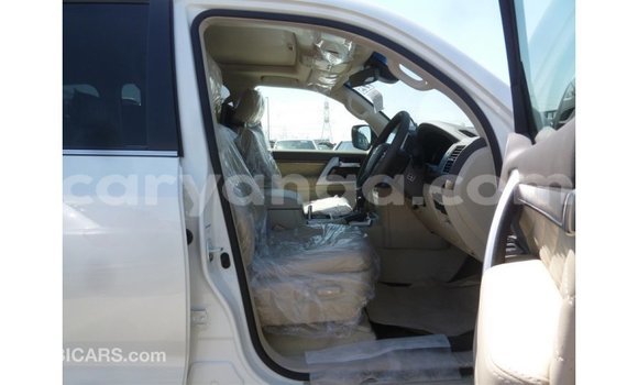Acheter Import Voiture Toyota Land Cruiser Blanc à Import - Dubai, Malawi Acheter Import Voiture Toyota Land Cruiser Blanc à Import - Dubai, Malawi