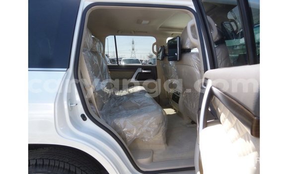 Acheter Import Voiture Toyota Land Cruiser Blanc à Import - Dubai, Malawi Acheter Import Voiture Toyota Land Cruiser Blanc à Import - Dubai, Malawi