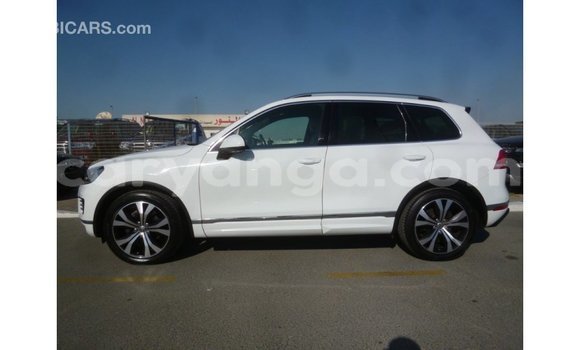 Acheter Import Voiture Volkswagen Touareg Blanc à Import - Dubai, Malawi Acheter Import Voiture Volkswagen Touareg Blanc à Import - Dubai, Malawi