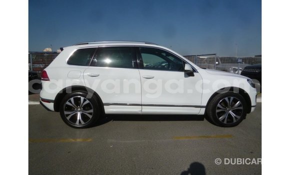 Acheter Import Voiture Volkswagen Touareg Blanc à Import - Dubai, Malawi Acheter Import Voiture Volkswagen Touareg Blanc à Import - Dubai, Malawi