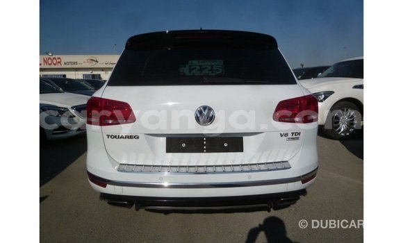 Acheter Import Voiture Volkswagen Touareg Blanc à Import - Dubai, Malawi Acheter Import Voiture Volkswagen Touareg Blanc à Import - Dubai, Malawi