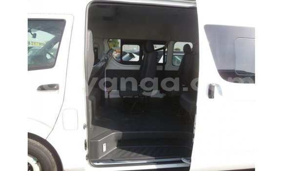 Acheter Import Voiture Toyota Hiace Blanc à Import - Dubai, Malawi Acheter Import Voiture Toyota Hiace Blanc à Import - Dubai, Malawi