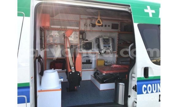 Acheter Import Voiture Toyota Hiace Blanc à Import - Dubai, Malawi Acheter Import Voiture Toyota Hiace Blanc à Import - Dubai, Malawi