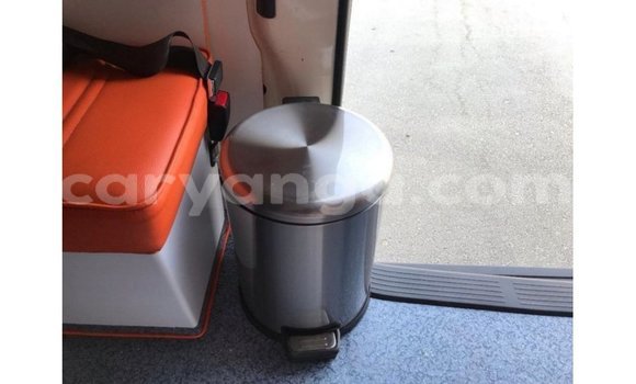 Acheter Import Voiture Toyota Hiace Blanc à Import - Dubai, Malawi Acheter Import Voiture Toyota Hiace Blanc à Import - Dubai, Malawi