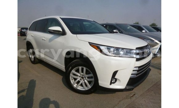 Buy Import Toyota Kluger White Car in Import - Dubai in Malawi