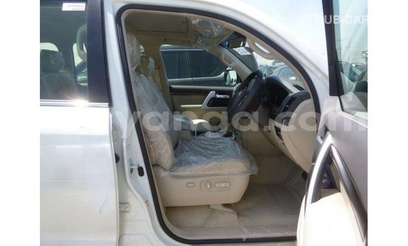 Buy Import Toyota Land Cruiser White Car in Import - Dubai in Malawi Buy Import Toyota Land Cruiser White Car in Import - Dubai in Malawi