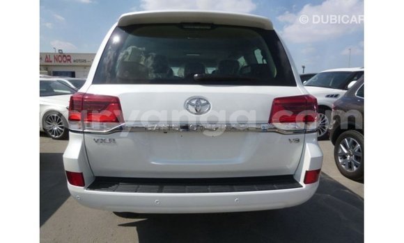 Acheter Import Voiture Toyota Land Cruiser Blanc à Import - Dubai, Malawi Acheter Import Voiture Toyota Land Cruiser Blanc à Import - Dubai, Malawi
