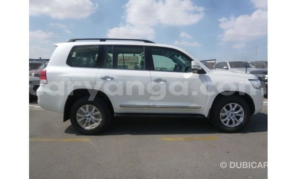 Acheter Import Voiture Toyota Land Cruiser Blanc à Import - Dubai, Malawi Acheter Import Voiture Toyota Land Cruiser Blanc à Import - Dubai, Malawi