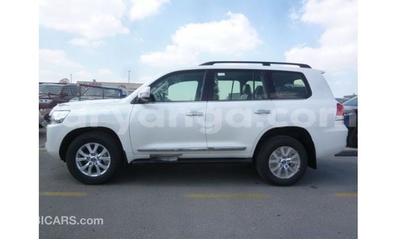 Acheter Import Voiture Toyota Land Cruiser Blanc à Import - Dubai, Malawi Acheter Import Voiture Toyota Land Cruiser Blanc à Import - Dubai, Malawi
