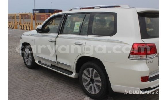Acheter Import Voiture Toyota Land Cruiser Blanc à Import - Dubai, Malawi Acheter Import Voiture Toyota Land Cruiser Blanc à Import - Dubai, Malawi