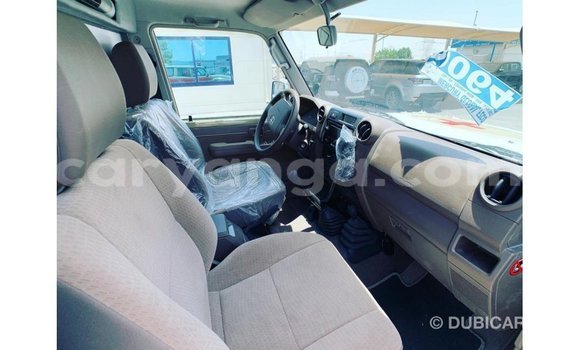 Acheter Import Voiture Toyota Land Cruiser Beige à Import - Dubai, Malawi Acheter Import Voiture Toyota Land Cruiser Beige à Import - Dubai, Malawi
