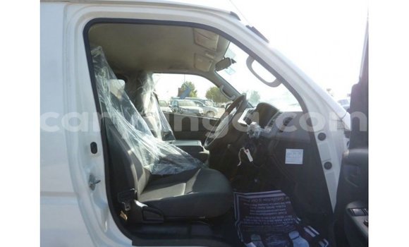 Acheter Import Voiture Toyota Hiace Blanc à Import - Dubai, Malawi Acheter Import Voiture Toyota Hiace Blanc à Import - Dubai, Malawi